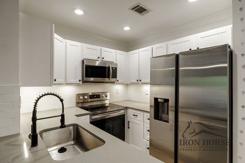 Athens House: 1035 BARNETT SHOALS RD