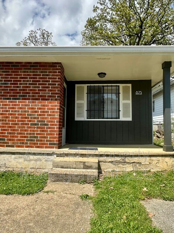 Chattanooga House: 875 N Chamberlain Ave
