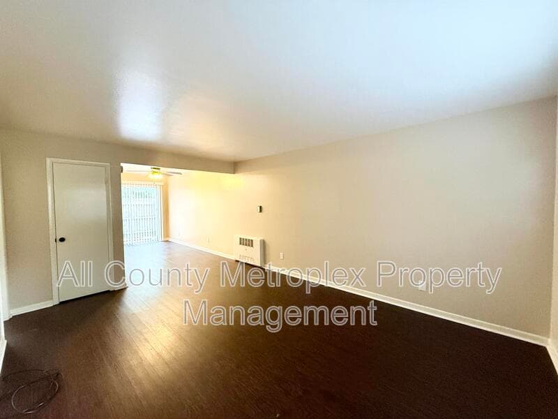 Dallas Apartment: 10450 E. Northwest Highway
