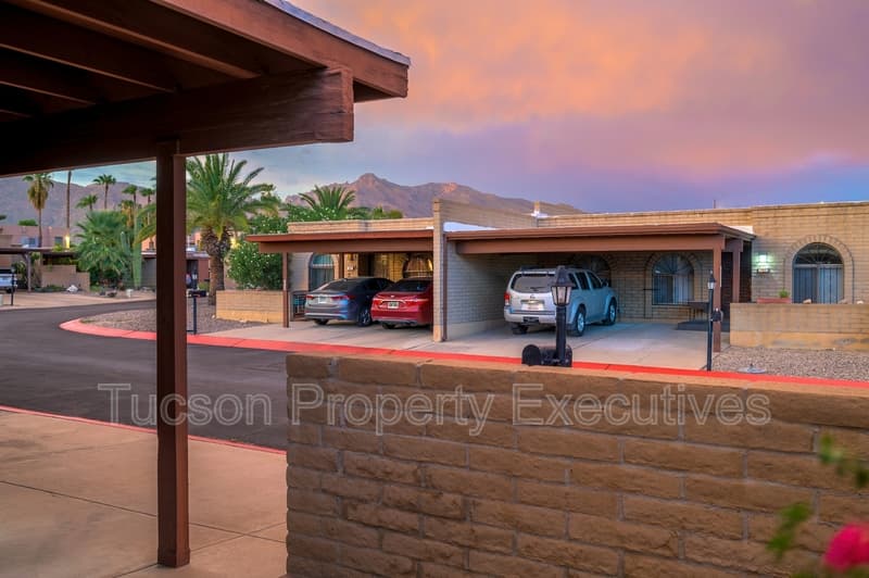 Tucson House: 510 West Calle Lago