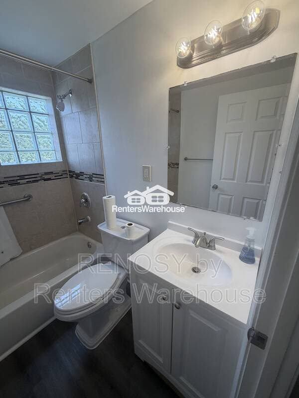 Dundalk House: 2067 Larkhall rd