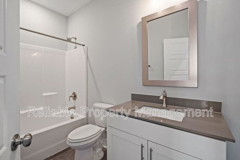 Clayton Townhome: 18 S Laird Ave