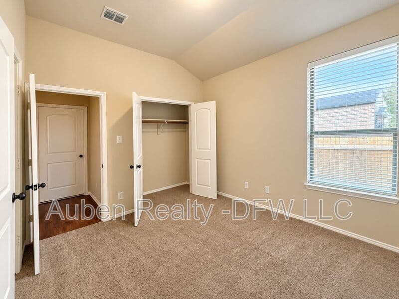 Mansfield House: 1426 Ravenwood Drive