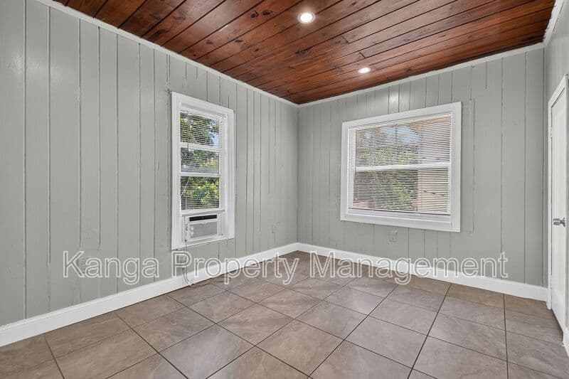 West Palm Beach Condo: 887 7th St