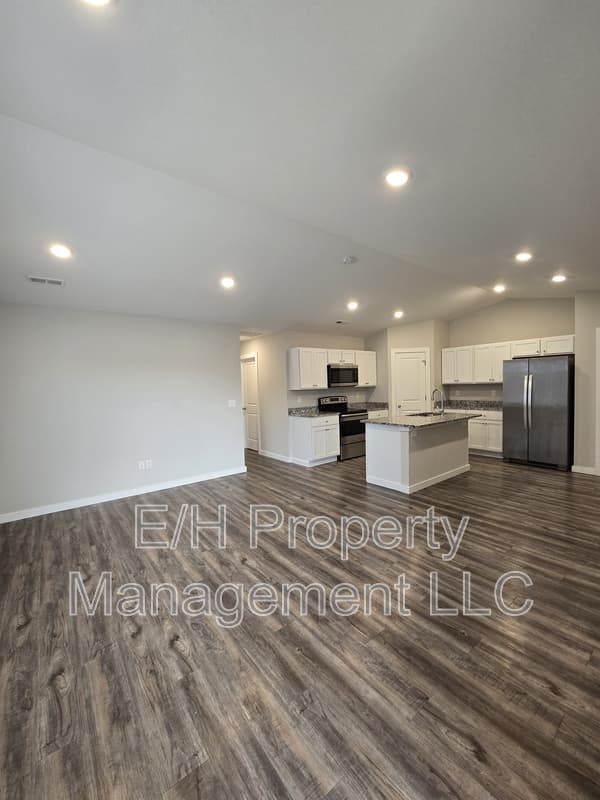 Park City Condo: 1915 East 69th Street North
