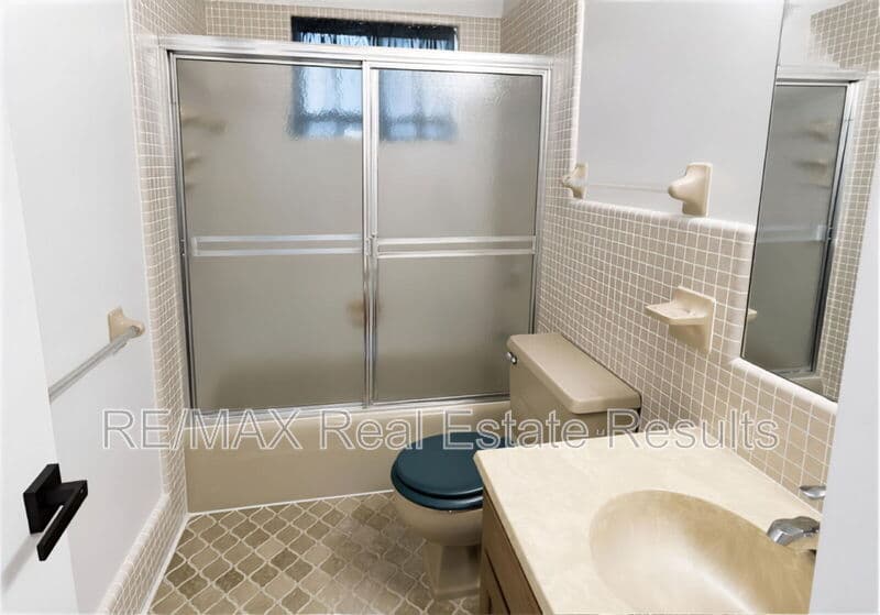 Fayetteville House: 113 N Nolan Ave