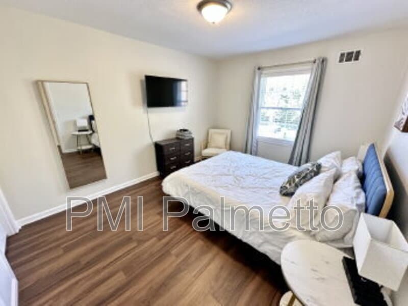 Columbia Condo: 2403 Duncan Street