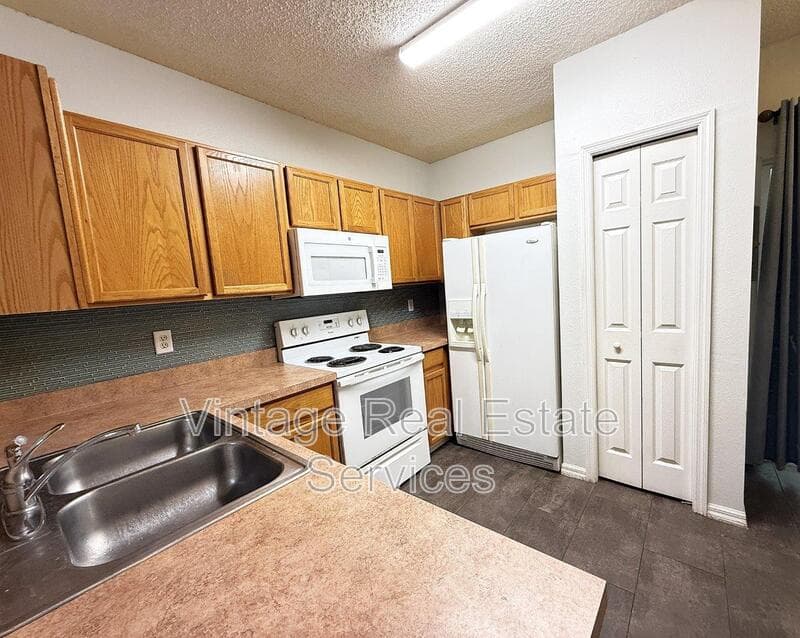 Riverview House: 6339 Osprey Lake Cir