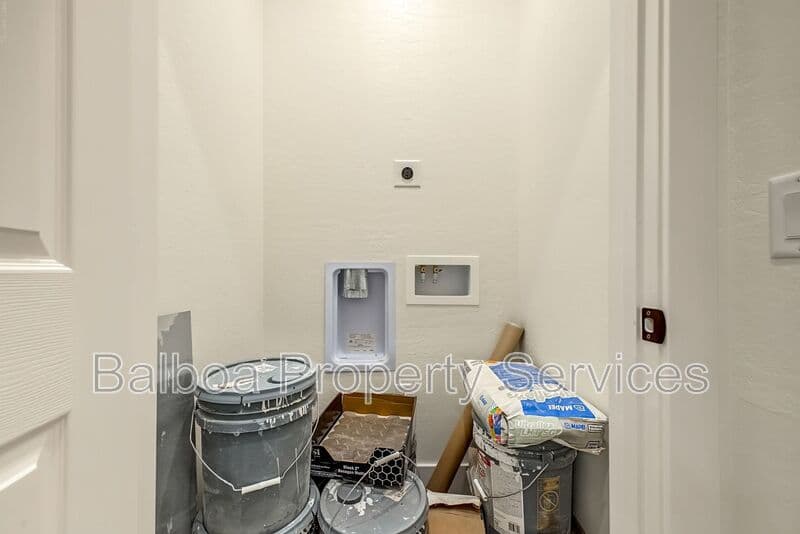 Buckeye Condo: 212 2nd Ave E