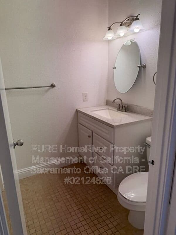 Sacramento House: 9408 Achates Circle