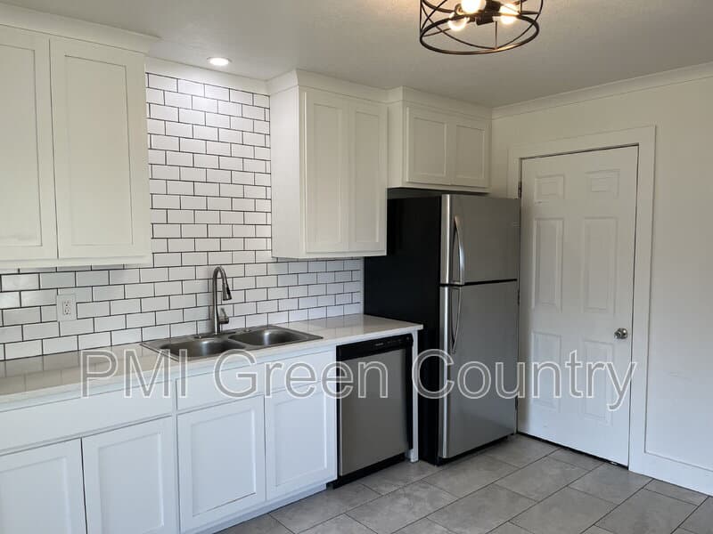 Tulsa House: 4326 S Owasso Ave