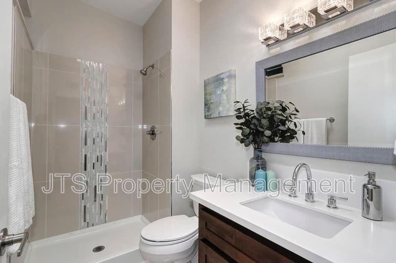 Citrus Heights House: 7676 Eastgate Avenue