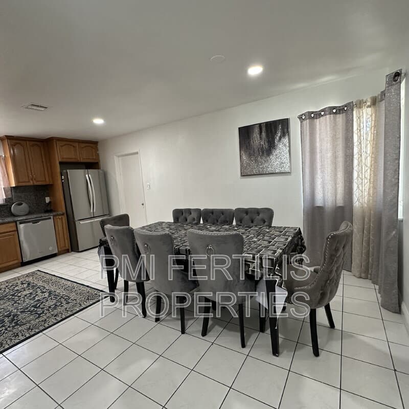 Garden Grove House: 13341 Benton St