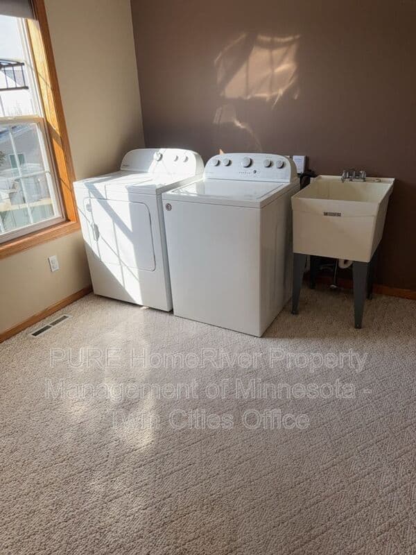 Rochester House: 5939 Shetland Dr NW