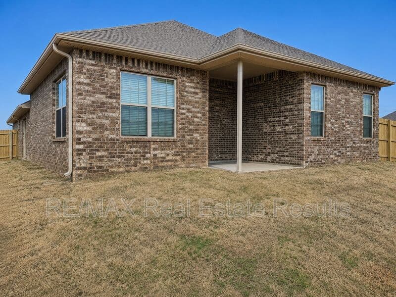 Bentonville House: 511 Melrose Pl