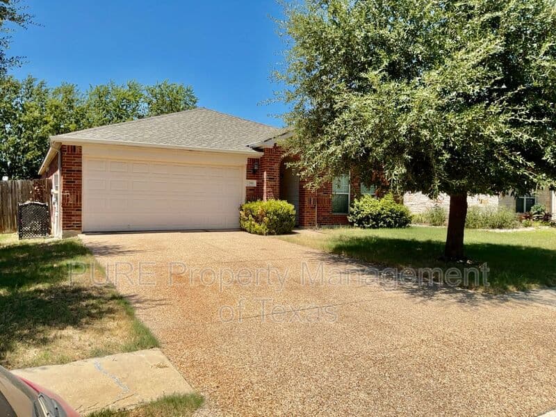 Leander House: 789 Kingfisher Ln