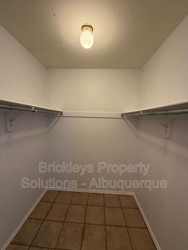 Albuquerque House: 5812 Brahma Dr NW