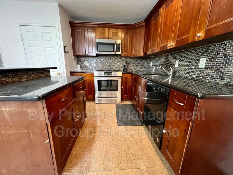 Philadelphia House: 412 N 32nd St