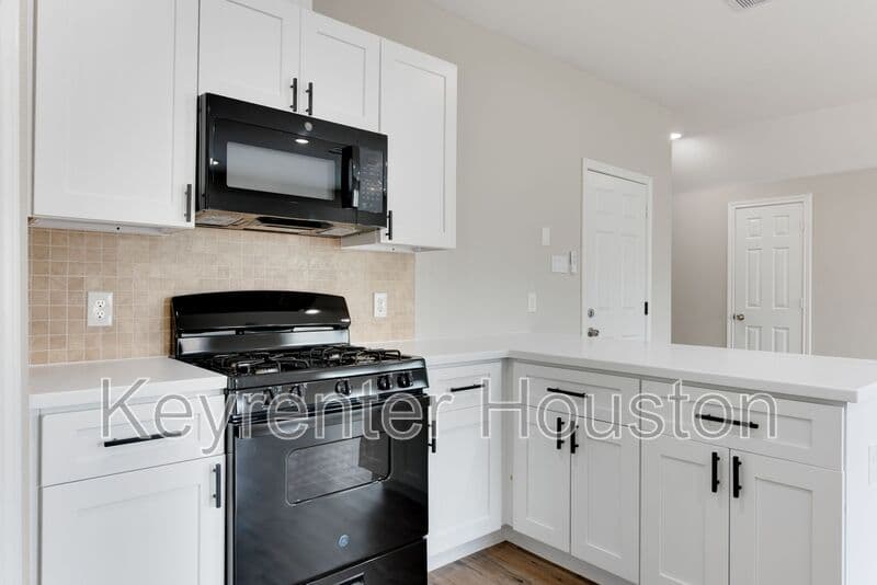Houston House: 8203 Woodlyn Rd