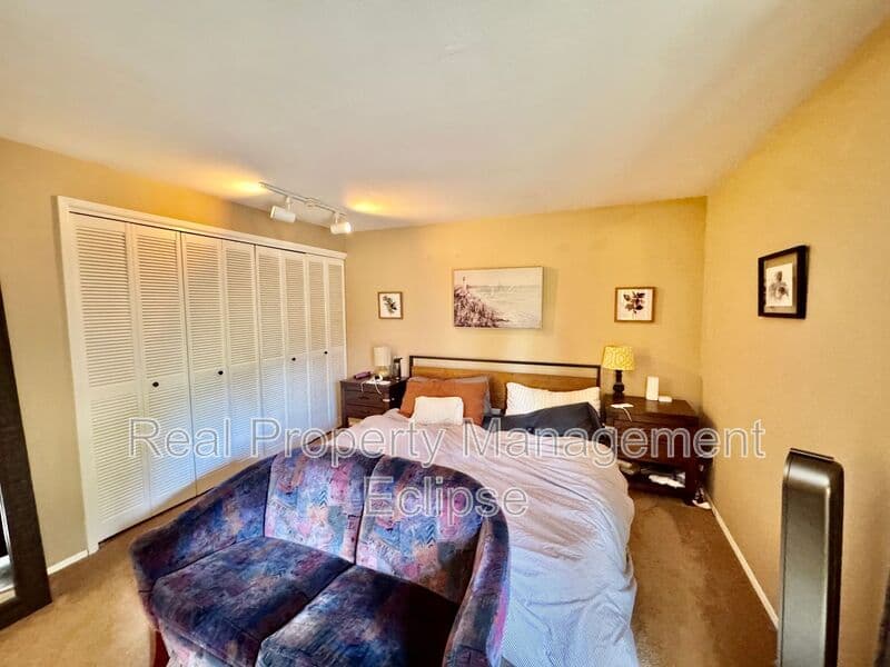 Bellevue House: 15130 SE 47th PL