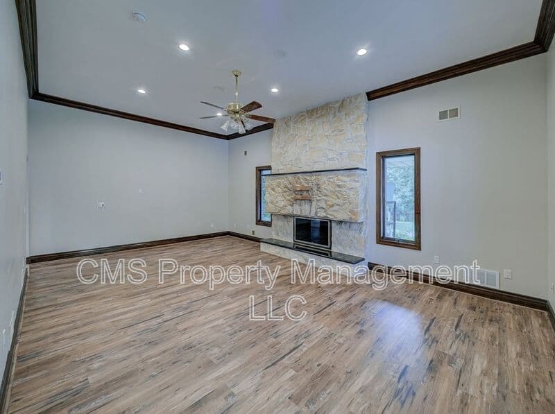 Morganville House: 17 Bauers Ln