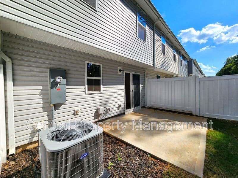 Greenville House: 165 Sarnesfield Way