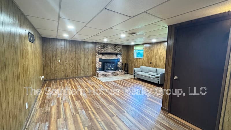 Athens House: 1305 Ridgeway Circle