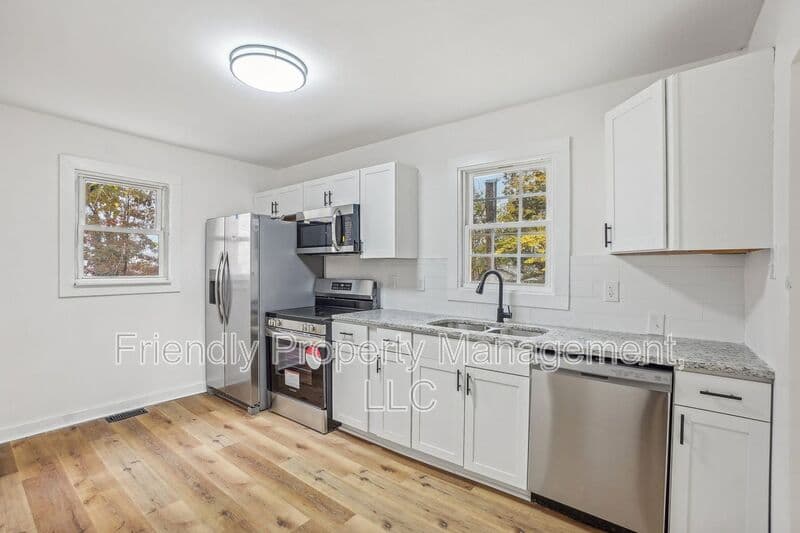 High Point House: 1004 Charlotte Ave