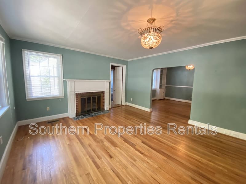 Fayetteville House: 807 Cape Fear Avenue