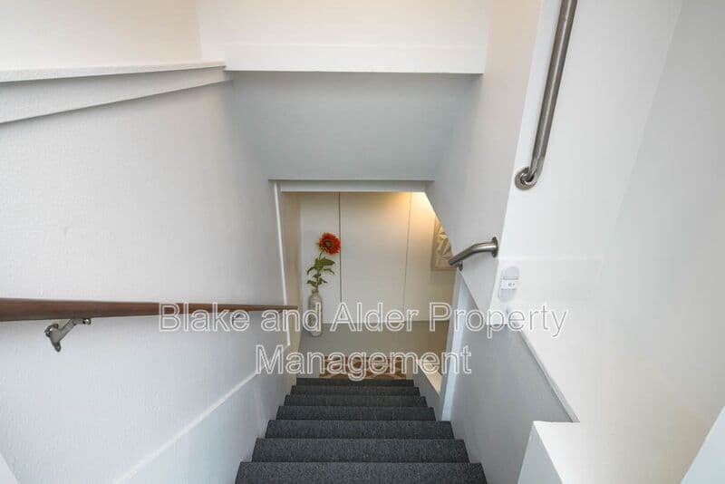 Portland House: 5936 SW 30th Ave