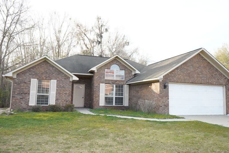 Midway House: 438 Edgewater Dr