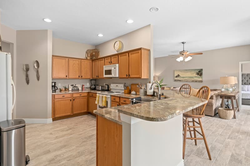 Davenport House: 825 Wildflower Rd