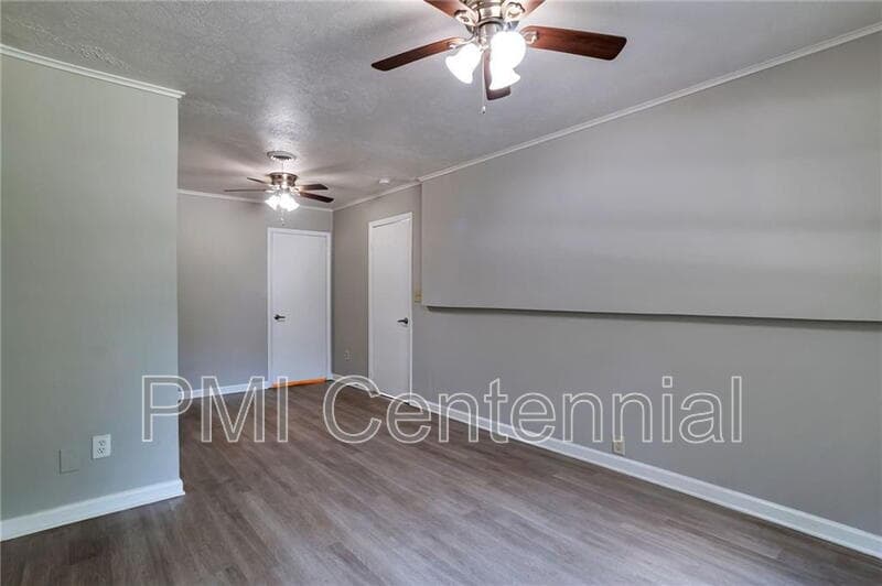 Forest Park House: 484 Evergreen Drive