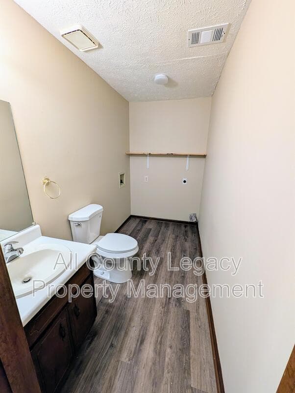 Auburn House: 125 Governors Rdg