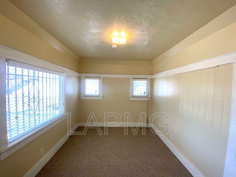 Los Angeles House: 1513 W 45th St