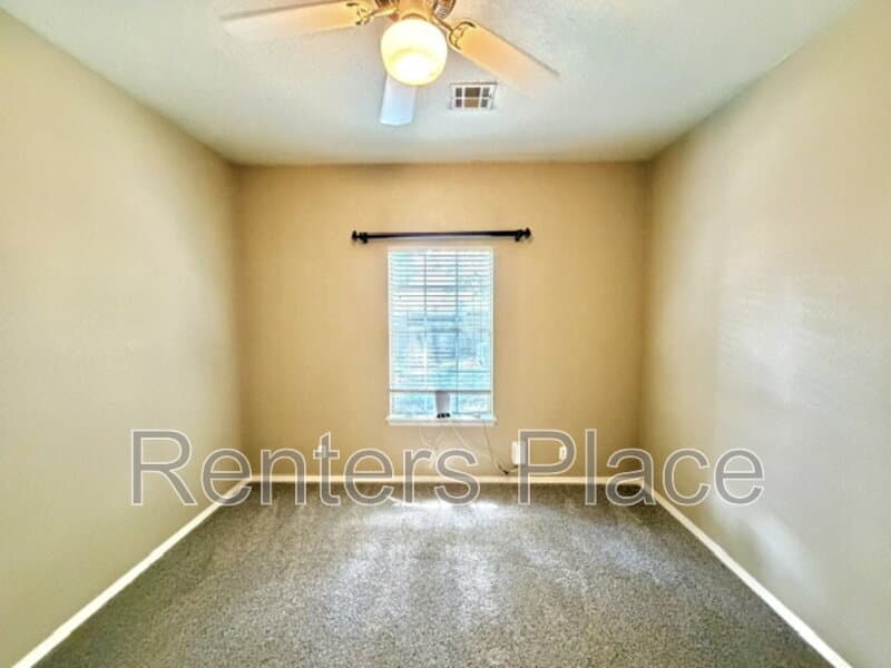 Broken Arrow House: 204 North Magnolia Court