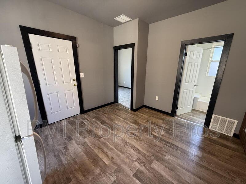Milwaukee Condo: 3127 West Garfield Avenue