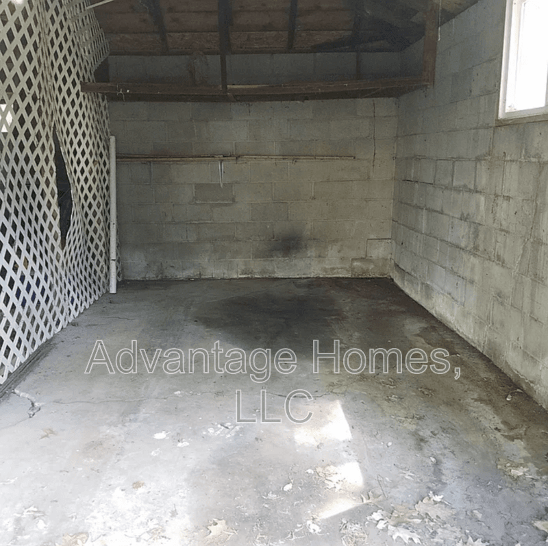 Kansas City House: 415 East 63rd Ter