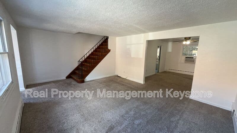 Pittsburgh House: 307 Greenlee Road