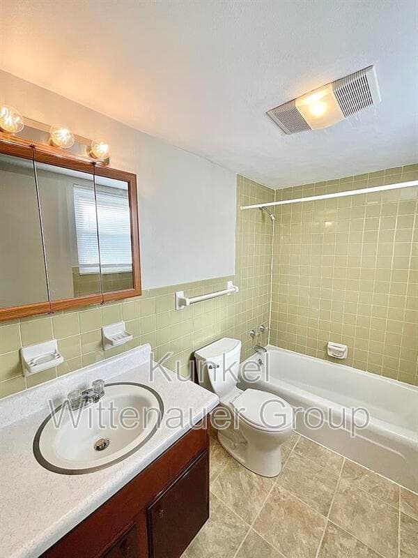 Fairview Heights Condo: 9940-4 Old Lincoln Trail