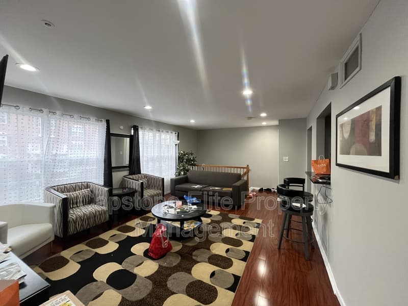 Newark Condo: 67 Vaughan Drive - 5 - Standard Double Doors