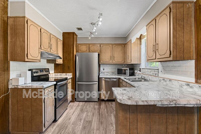 Augusta House: 3615 Goldfinch Drive