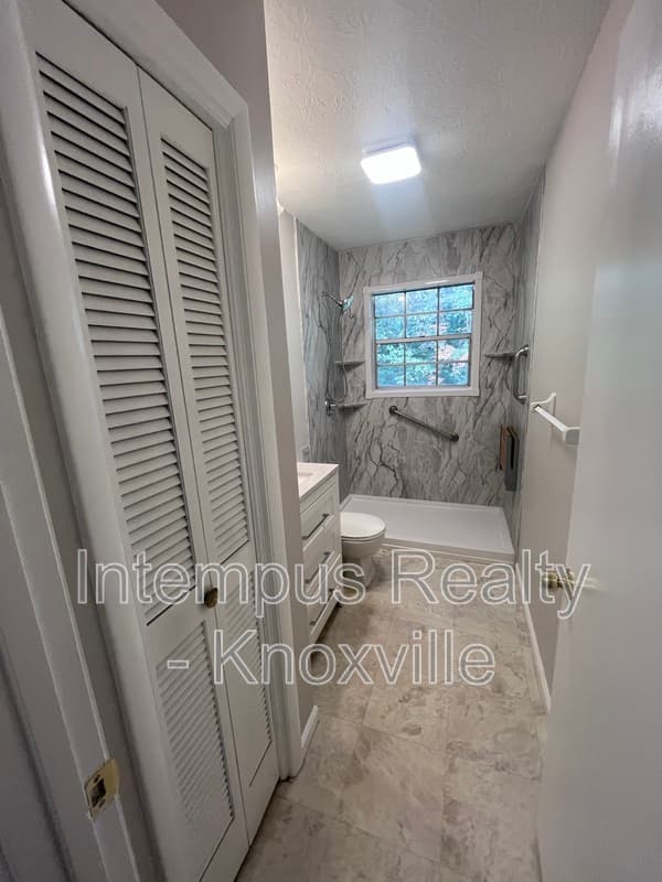 Knoxville House: 10917 Sonja Dr