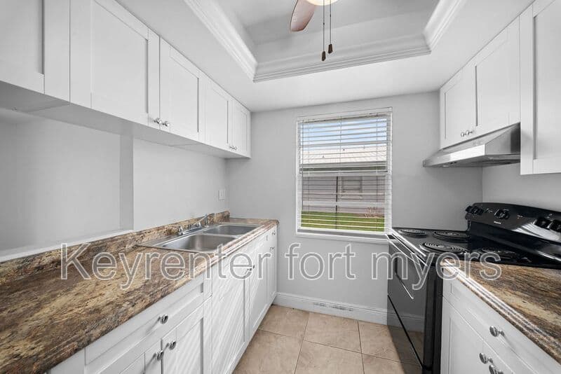 Fort Myers House: 11368 SUMMERWINDS CT
