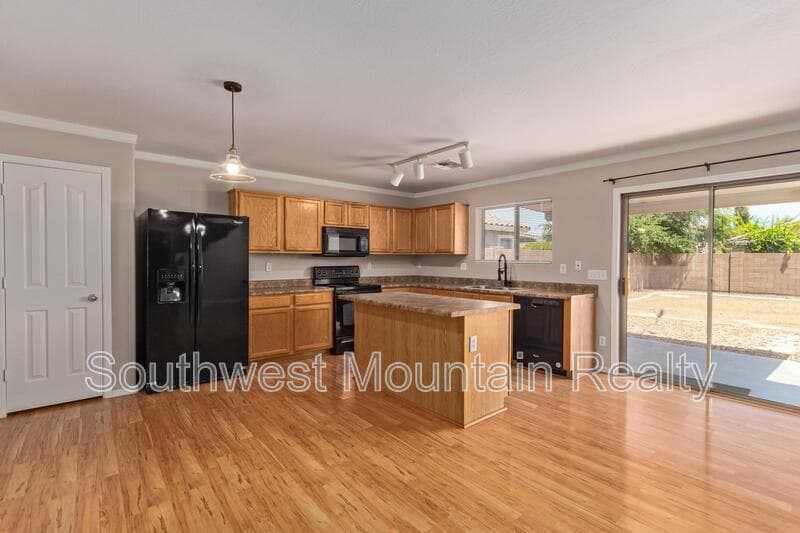 Maricopa House: 44856 W Paitilla Lane