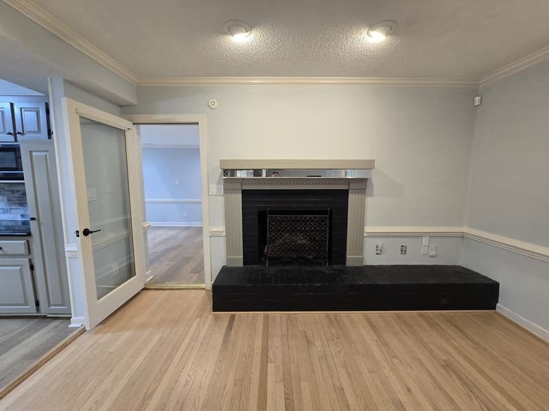 Raleigh House: 5516 Den Heider Way