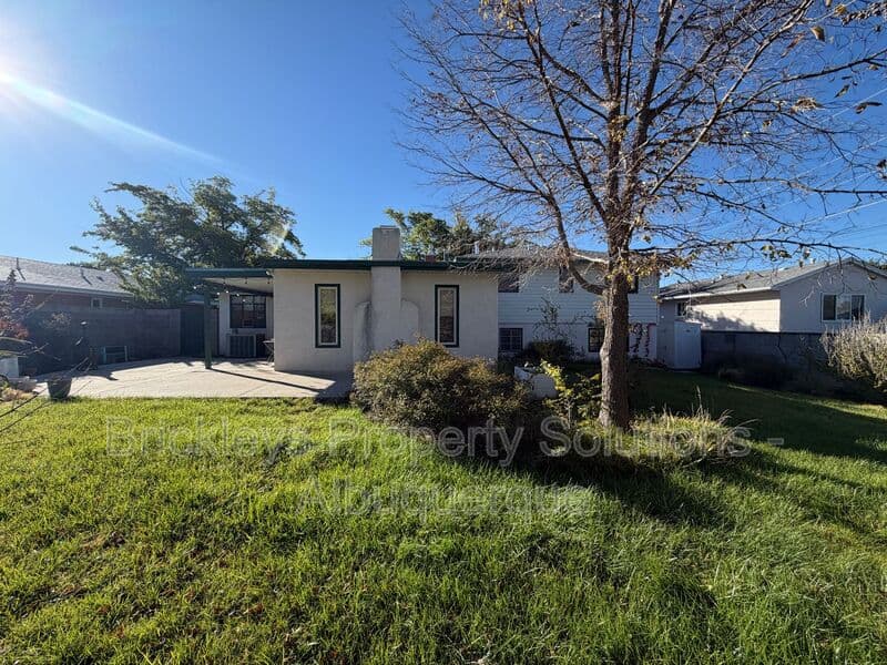 Albuquerque House: 7121 Edwina Ave NE