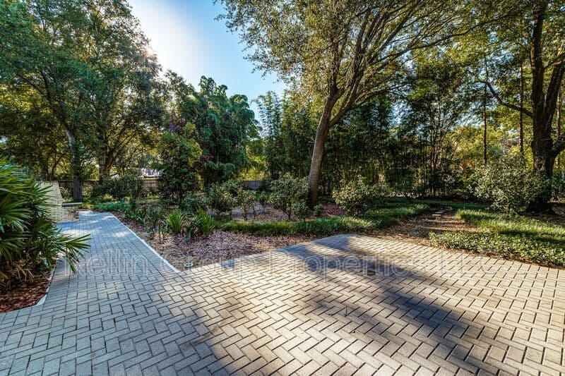 Lakeland House: 1203 Easton Dr