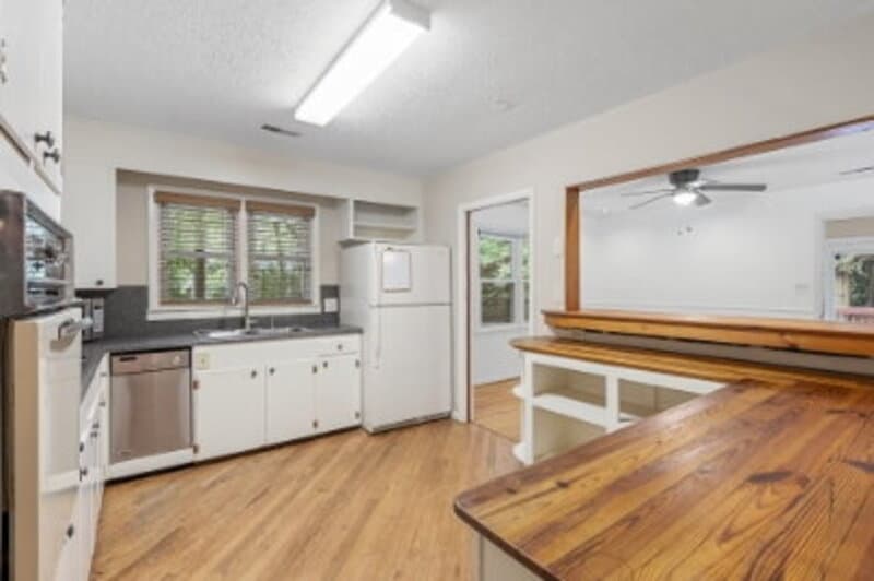 Southern Pines Condo: 555 North Leak Street