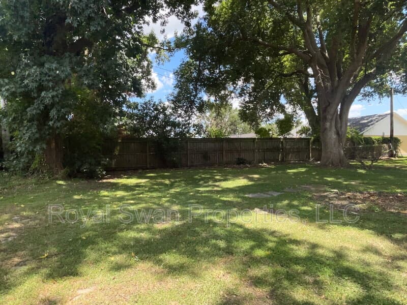 Lakeland House: 3812 Dovehollow Drive